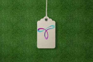 garment-label-tag-on-green-background-mock-up