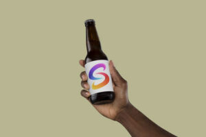 beer-bottle-in-hand-mock-up